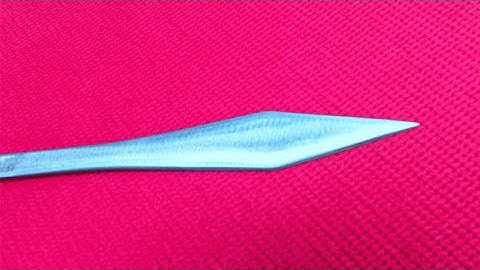 Blacksmithing, Forging a THROWING KNIFE from BOLT.!