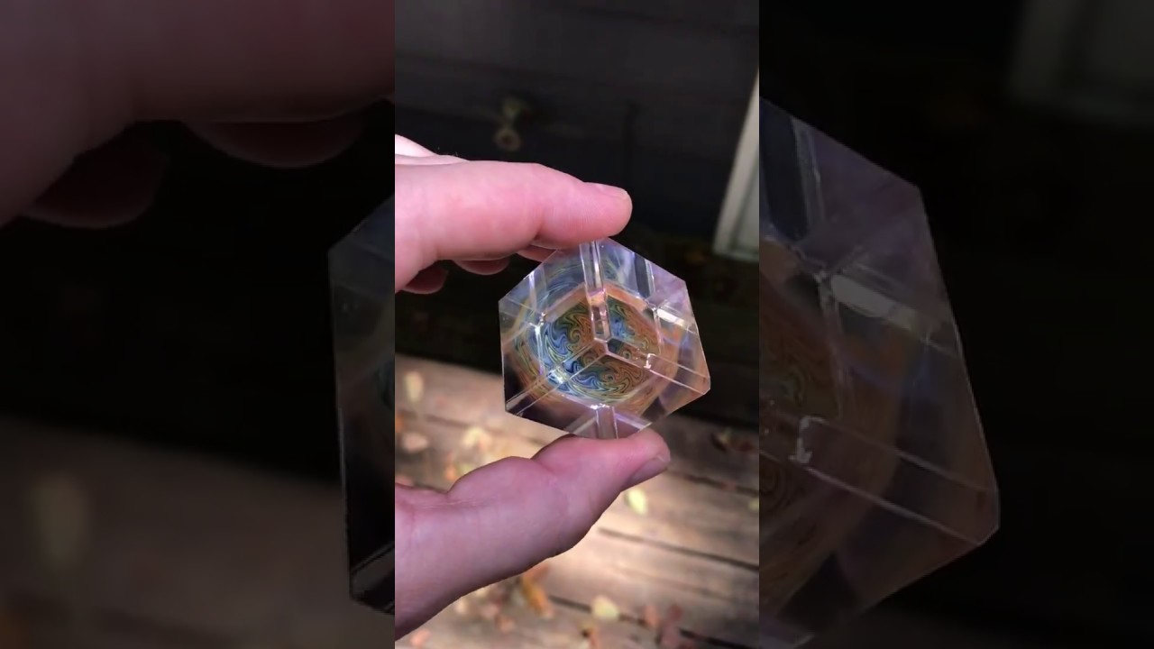 Twisted fume reversal cube , Hefe glass