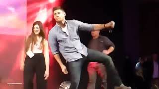 Дженсен Эклз танцует. |Jensen Ackles dancing. (Supernatural).