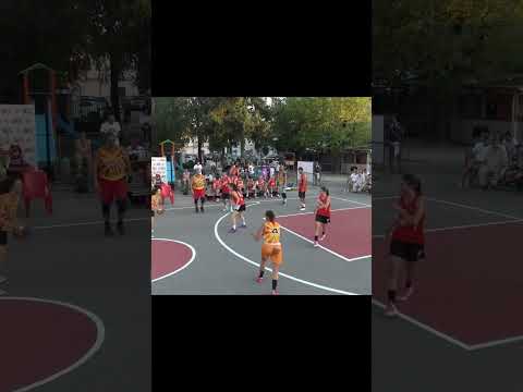 Video La scena più assurda del torneo: birra in panchina... e anche al telecronista! ?