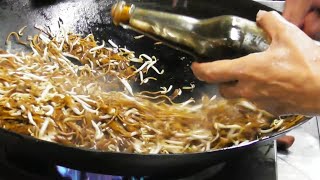 Cockle And Egg Char Kuey Teow (Fried Noodle) | Malaysian Street Food