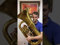 Melodia avulsa na tuba com acompanhamento improvisado.