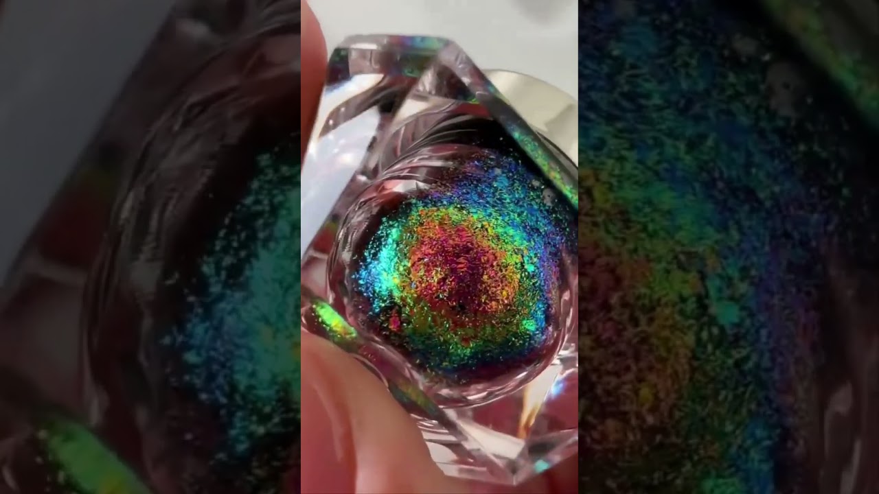 Infinite Chrome Flakes in shade "Pride" is literally like a rainbow! 🌈