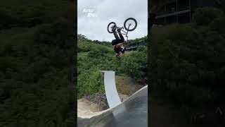 Une première mondiale en CLIFF DIVING ? 😱😱