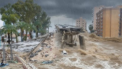 8 minuten geleden, Chaos in Spanje! Plotselinge overstromingen in Murcia en Alicante veranderen wege