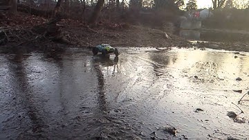 ECX Ruckus 4x4 brushless tazer 3300kv