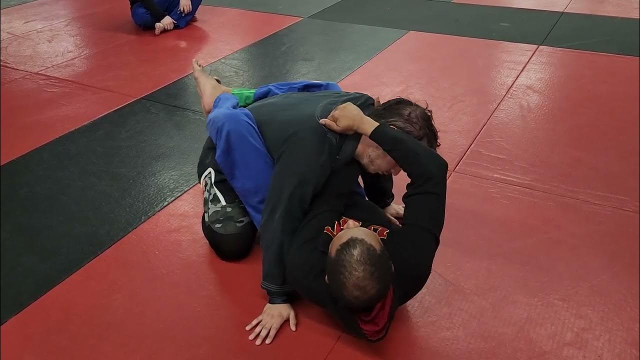 One of my favorite Cross Collar Chokes from Closed Guard YouTube