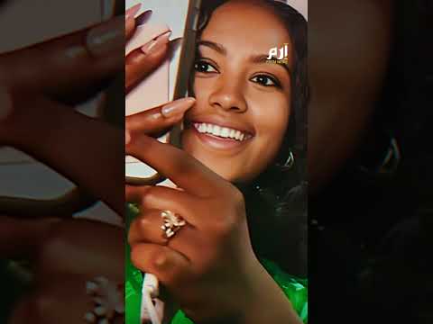 وصفته بالوسيم جدل حول هوية المشجعة التي ظهرت برفقة محمد صلاح