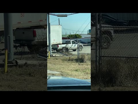 Chevy Tows Huge Trailer With Ease || ViralHog