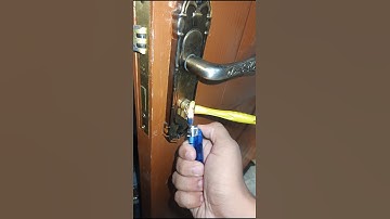 How to remove broken key from door lock 🔑😮 #lifehacks #tips