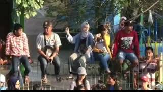 Kartonyono...Goyang santuy hijaber...