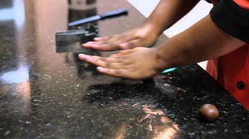 How to Make Gum Paste Fondant Palm Trees : Fondant Techniques