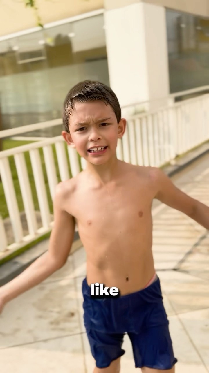 NIKINHO NA PISCINA #shorts