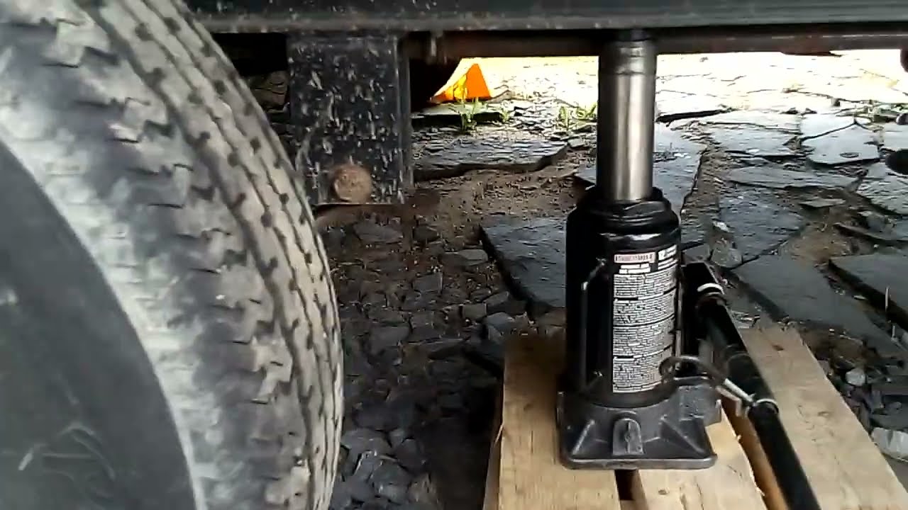 RV Travel Trailer 트레블 트레일러 DIY EZ Lube 작업전 휠 타이어 리프팅