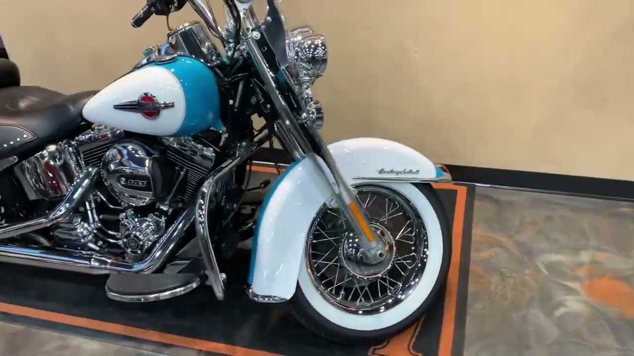 2016 Harley-Davidson Softail Heritage Classic in Crushed Ice and