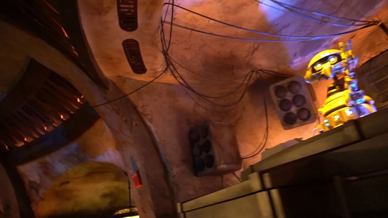 walt disney world vacation Oga's Cantina in Star Wars: Galaxy's Edge in Walt Disney World