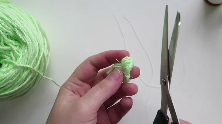 How to Make A Teeny Tiny Pompom with your Finger
