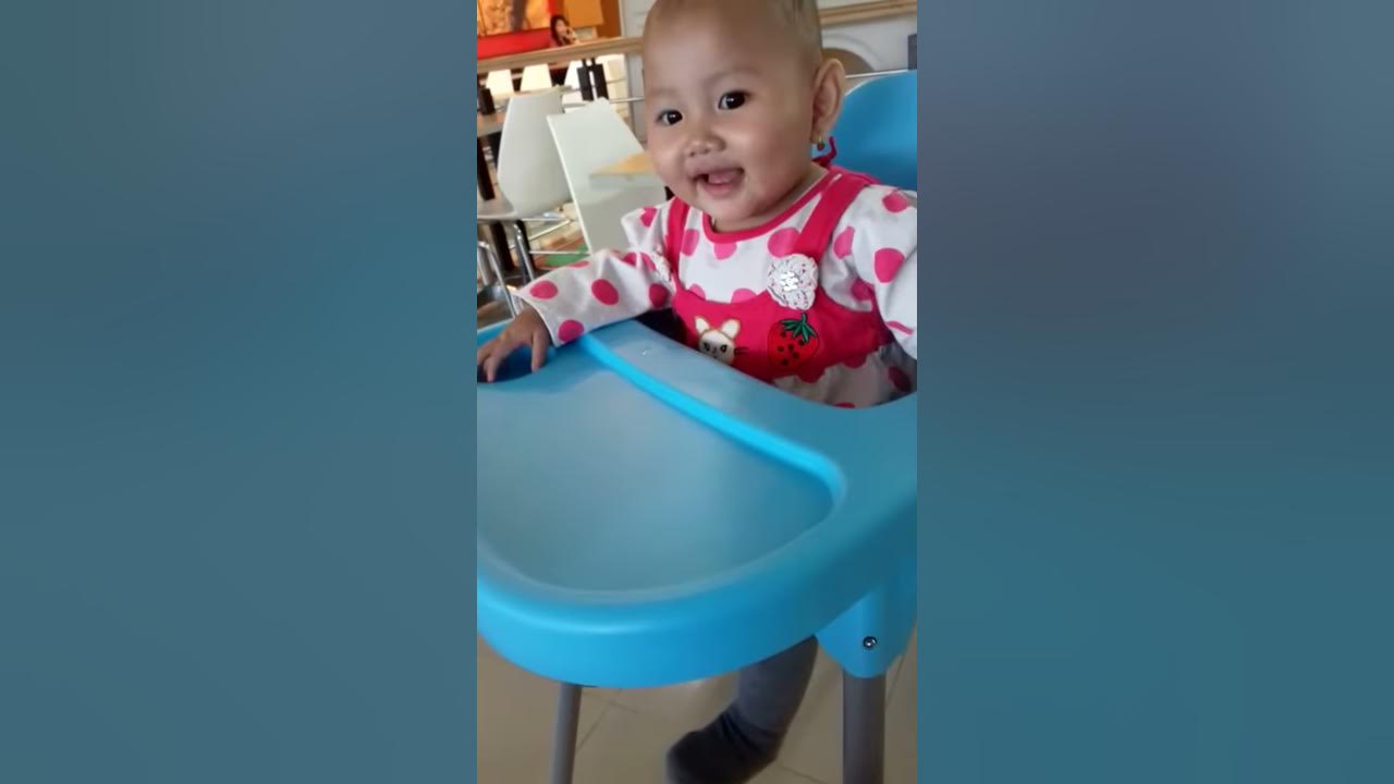 Baby lingling Edisi goyang kaki 😂😂 - YouTube