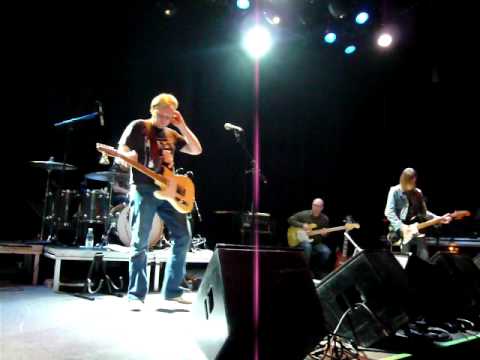 The Bear Quartet - Halmet (Live i Gbg 3) adlı videoyu YouTube'da izle The Bear Quartet - Halmet (Live i Gbg 3) adlı videoyu YouTube'da izle