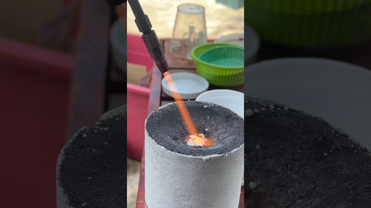 Proses pemisahan emas dari perak dan proses peleburan emas