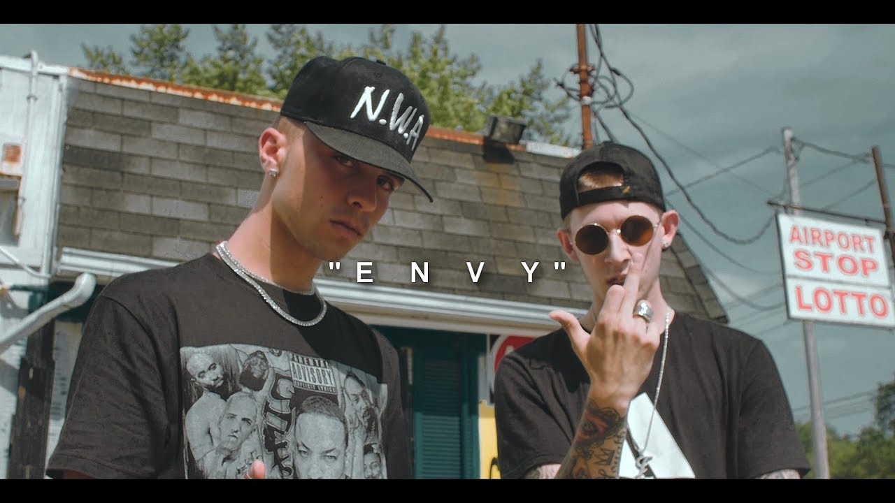 Johnny5 Ft. Lil Johnnie - 