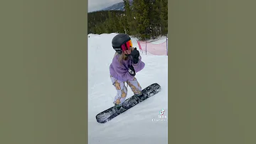just some girls on boards 👄 #snowboarding #snowboard #snowboarders #snowboardgirl #snowboardtricks
