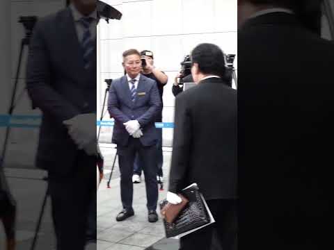故 <strong>현철</strong> 장례식, 오열하는 부인 ㅠㅠ #tears