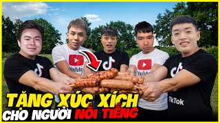 Hoàng MoBi | Thử Thách Đi Tặng Xúc Xích Cho Người Nổi Tiếng 