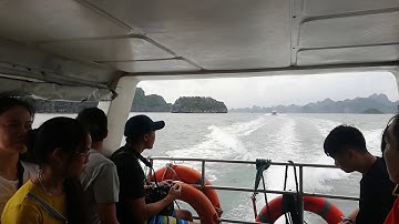 Đi tàu trên vịnh ra đảo Quan Lạn - Minh Châu, Cô Tô