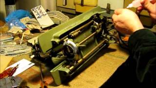 Oiling A New Home Model 270 Sewing Machine