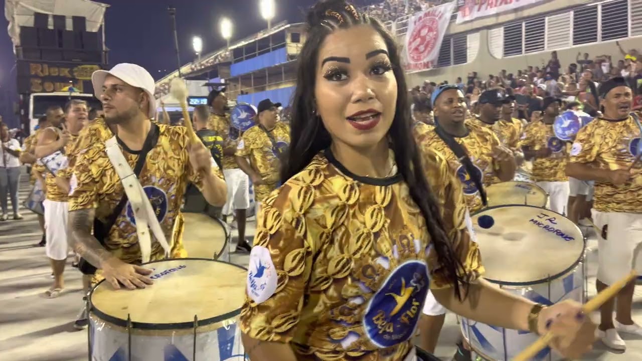 Bateria da Beija-Flor de Nilópolis no ensaio técnico 2022