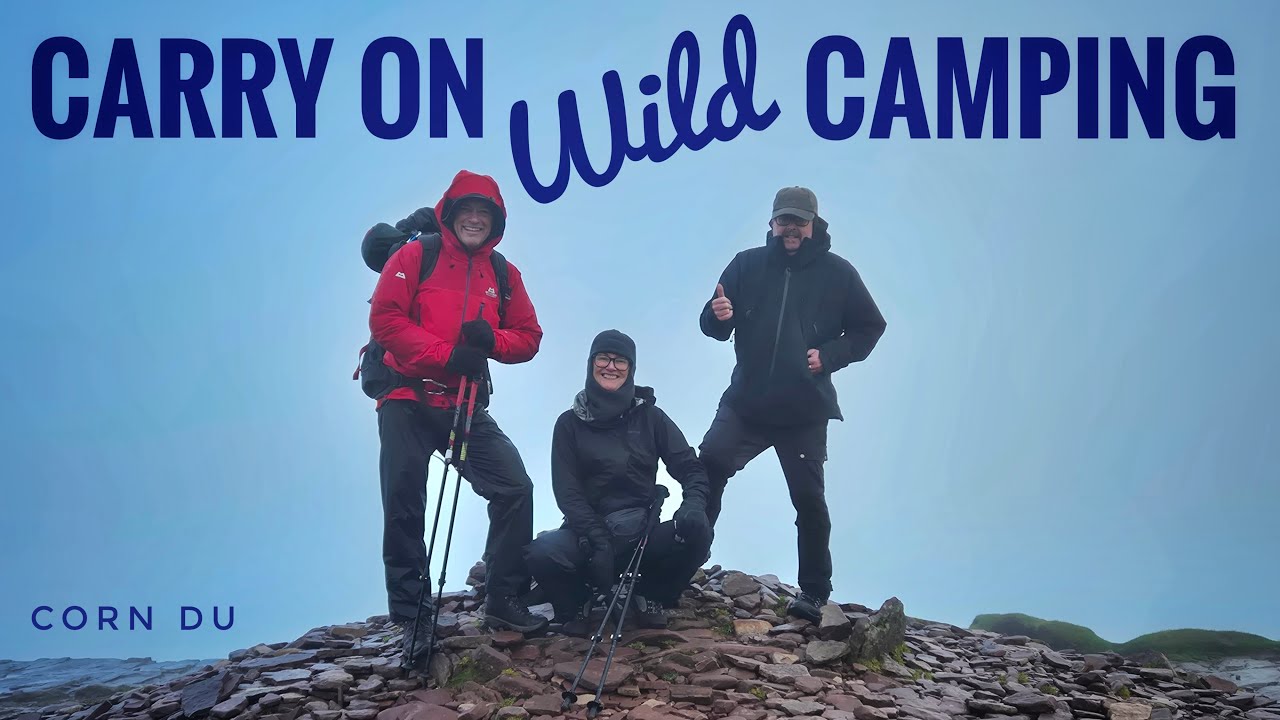 Забавный дикий лагерь Брекон-Биконс в непогоду