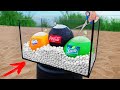 Experiment: Coca Cola and Mentos inside a Balloons