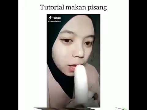 Tutorial makan pisang yang benar ala hijaber