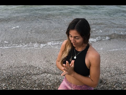 Video: 6 Yogastillinger For å Forbedre Surfingen Din - Matador Network