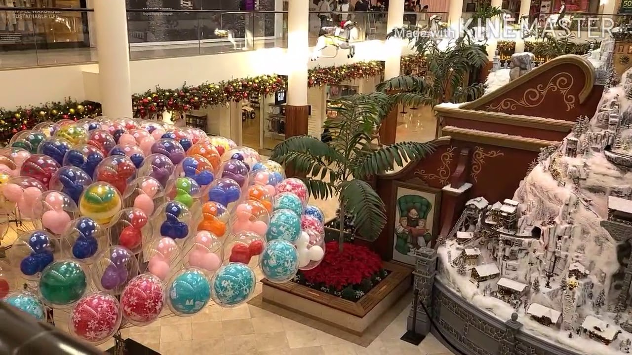 SOUTH COAST PLAZA CHRISTMAS DECORATIONS 