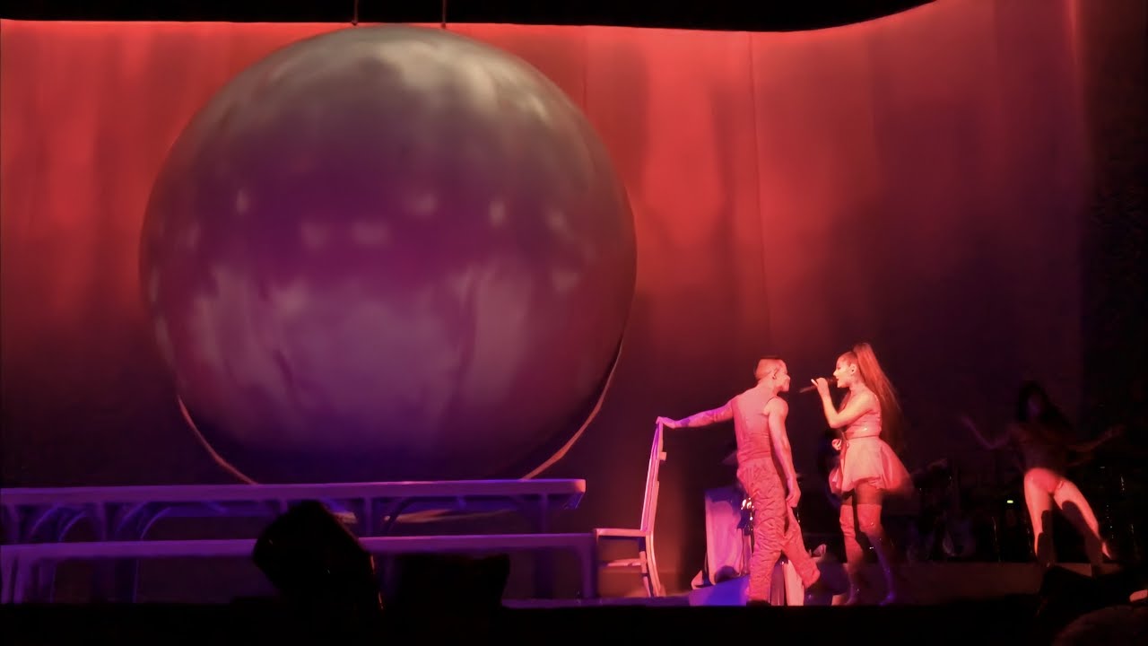 Ariana Grande - Sweetener Tour Atlanta | Breakup With Your Girlfriend | 11/19/19
