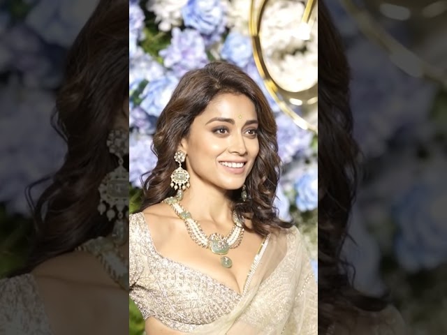 ShriyaSaran in beautiful light yellow saree 4K class=