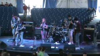 6 Car Pile-Up performing a cover of Decoy by Paramore