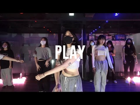 청하 (Chung Ha) - <strong>PLAY</strong> (<strong>Feat</strong>. CHANGMO) Choreography YELLZ / E Dance Studio 이댄스학원 코레오그래피 안무 걸리쉬댄스
