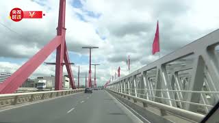 独家视频丨布达佩斯街头中匈两国国旗迎风飘扬