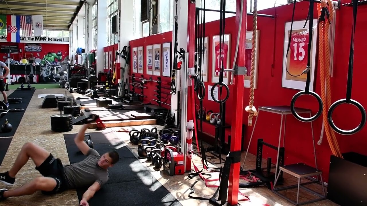 Vježba za leđa na DESMOTEC uređaju