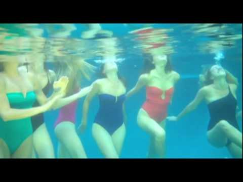 Aqualillies underwater with the LA Times