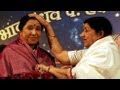 Lata Mangeshkar Ends Rivalry With Asha Bhosle !