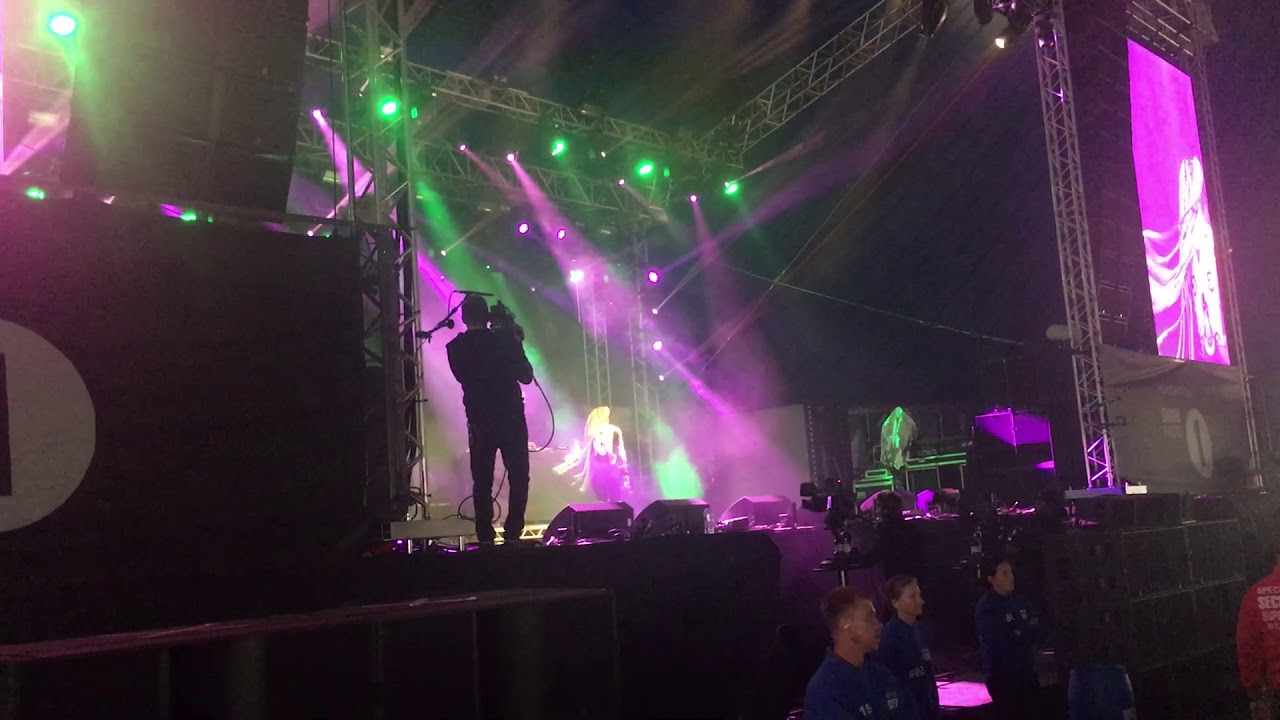 IAMDDB - Shade - Live @ Reading Festival 2018 BBC Radio 1 Stage