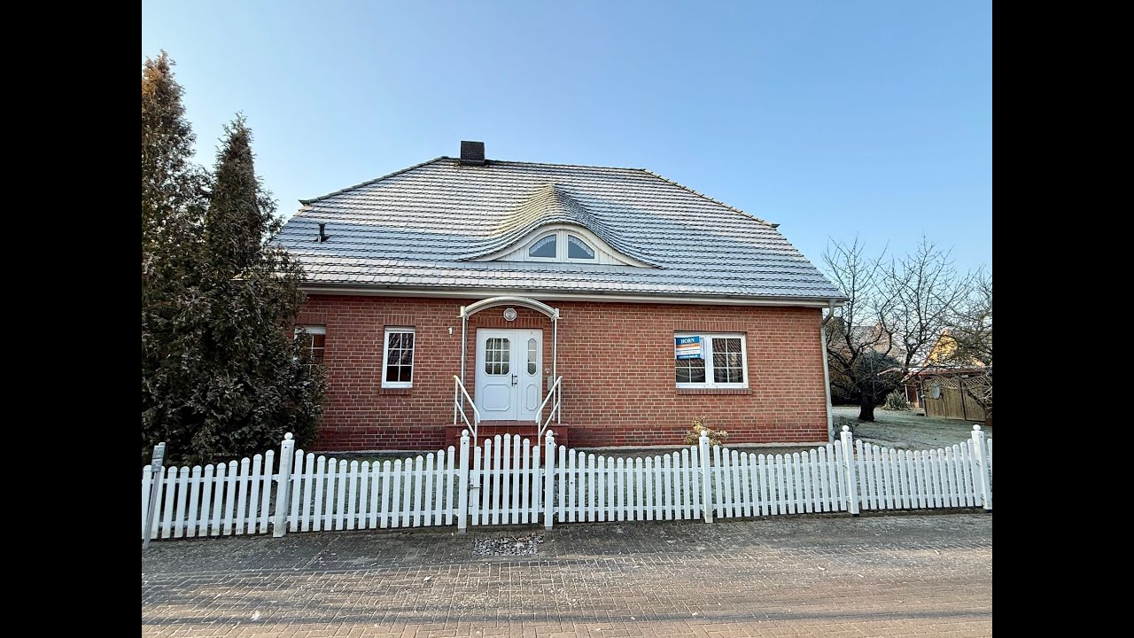 HORN IMMOBILIEN ++ 2 km bis Neubrandenburg, großes Einfamilienhaus mit vielen Extras