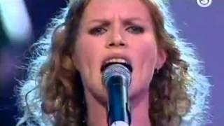 Vignette de la vidéo "The Cardigans - I Need Some Fine Wine And You, You Need To Be Nicer (Live Concert For A Decade 2006)"