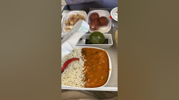 This is how Emirates Flight Asian Vegetarian Meal looks like .. yum😋#shorts #emirates #madebypriya