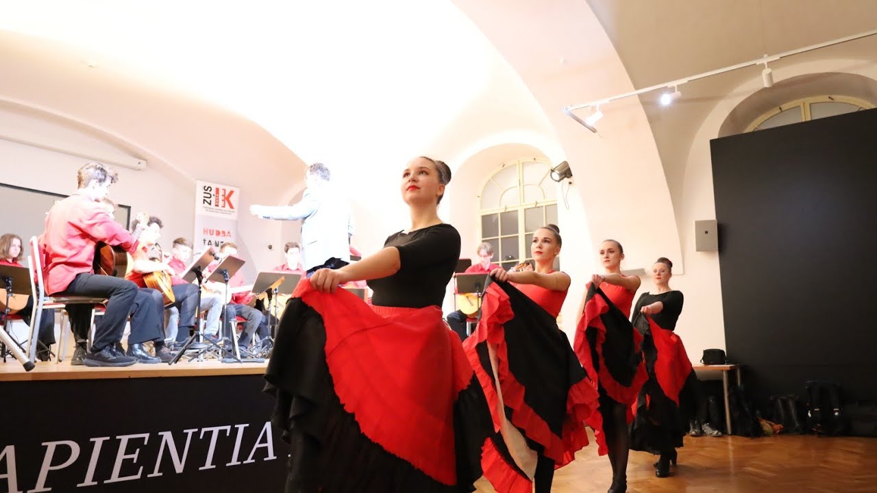 Tango - Guitar orchestra Jeseník and dancers. ~Kytarový orchestr Jeseník a tanečnice .