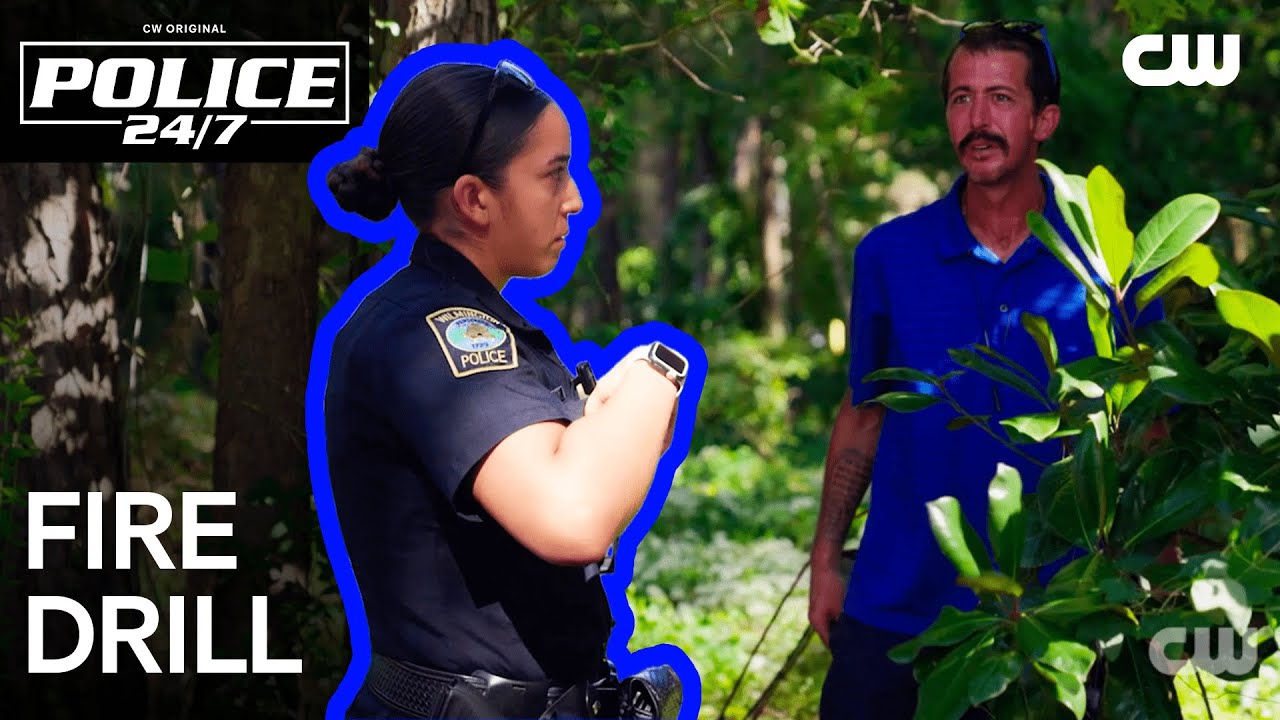 Cops Respond to Reported Fire | Police 24/7 | The CW - YouTube